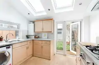 18B Lower Downs Road, photo 3