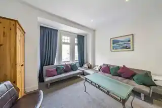 18B Lyndhurst Way, photo 4