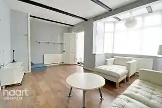 19 Amery Gardens, photo 3