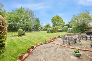 19 Arbuthnot Lane, photo 2