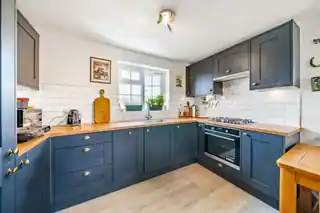 19 Ashdown Way, photo 2