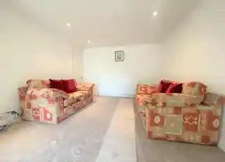 19 Burns Avenue, photo 4