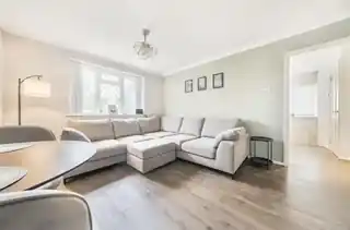 19 Bursdon Close, photo 2
