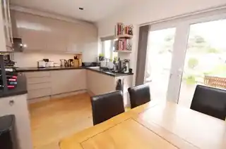 19 Chantry Road, photo 2