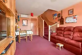 19 Chapelmount Road, photo 3