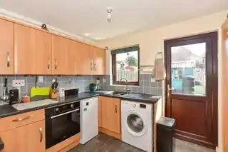 19 Chapelmount Road, photo 4