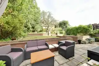 19 Dale Gardens, photo 4