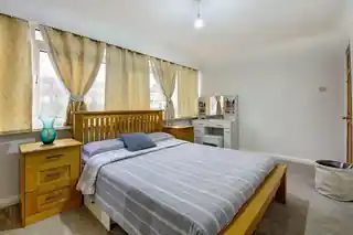19 Doggetts Close, photo 3