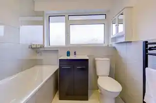 19 Doggetts Close, photo 2