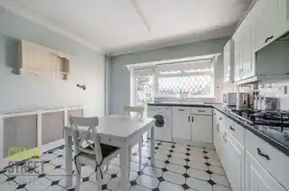 19 Elmer Gardens, photo 2