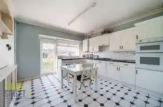 19 Elmer Gardens, photo 3