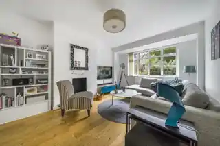 19 Endwell Road, photo 2