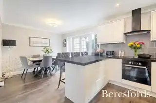 19 Eugene Close, photo 3