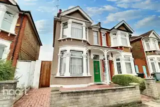 19 Farnham Road, photo 2