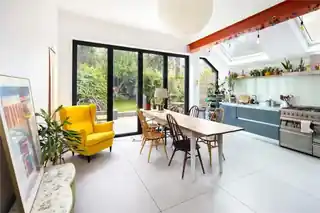 19 Gunton Road, photo 3