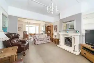 19 Hyland Close, photo 3