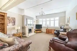19 Hyland Close, photo 2
