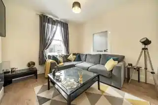 19 Ladywell Road, photo 2