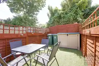 19 Lichfield Road, photo 4
