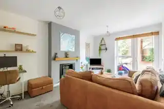 19 Lupton Close, photo 2
