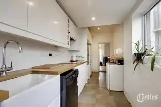 19 Lyndhurst Road, photo 2