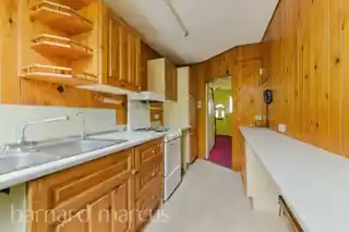 19 Manor Way, photo 2