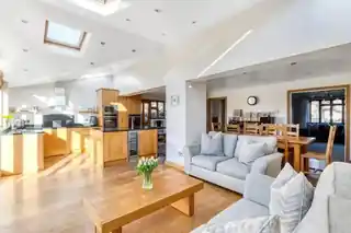19 Maryfield Close, photo 2