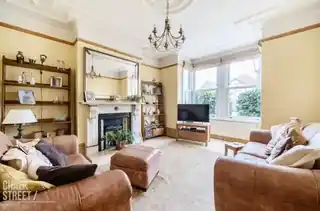 19 Mawney Road, photo 2
