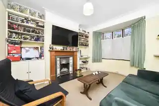 19 Montague Avenue, photo 2