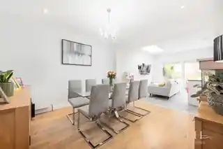 19 Montrose Avenue, photo 3