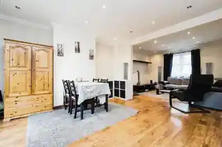 19 Rayleigh Road, photo 3