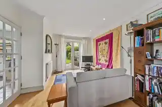 19 Riverside Drive, photo 4