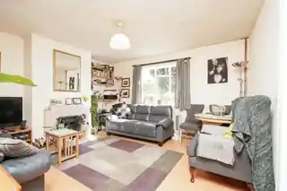 19 Russell Gardens, photo 2