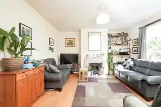 19 Russell Gardens, photo 3