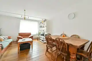 19 Salisbury Close, photo 3