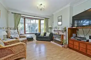 19 Sipson Road, photo 2