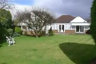 19 Uppingham Avenue, photo 3