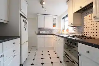 19 Upton Road, photo 4