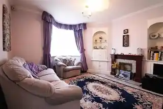 19 Upton Road, photo 3