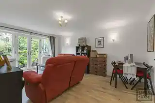 19 Village Park Close, photo 4