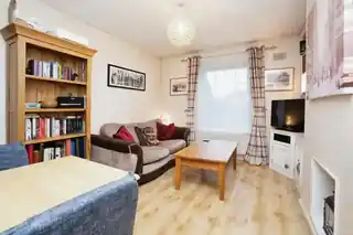 19 Weir Hall Avenue, photo 3