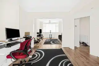 19 Westbury Road, photo 2