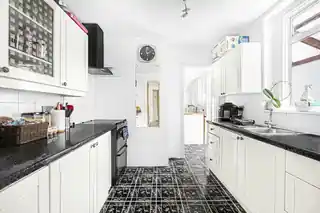 19 Westbury Road, photo 3