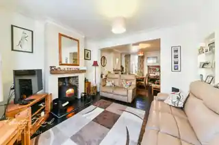 192 Eastcombe Avenue, photo 2