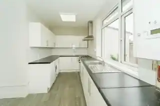 192 Great West Road, photo 3