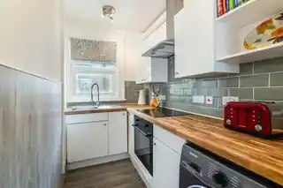 192 Greenford Avenue, photo 4