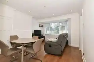 193A Eversley Avenue, photo 3