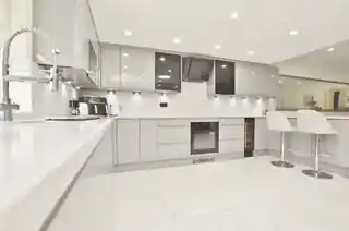 195 Little Ilford Lane, photo 2