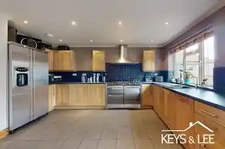 198 Clockhouse Lane, photo 3