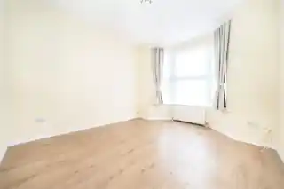 198 Woolwich Road, photo 3